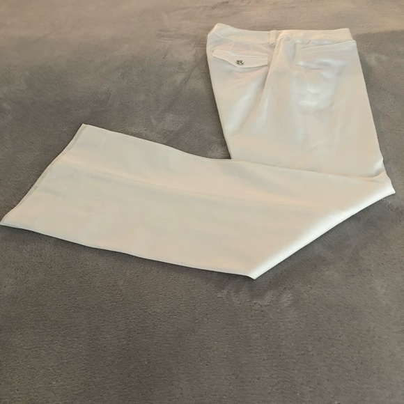 WHITE HOUSE BLACK MARKET WHITE COMFORT STRETCH MODERN BOOT CUT PANTS SZ 4 - Picture 2 of 9